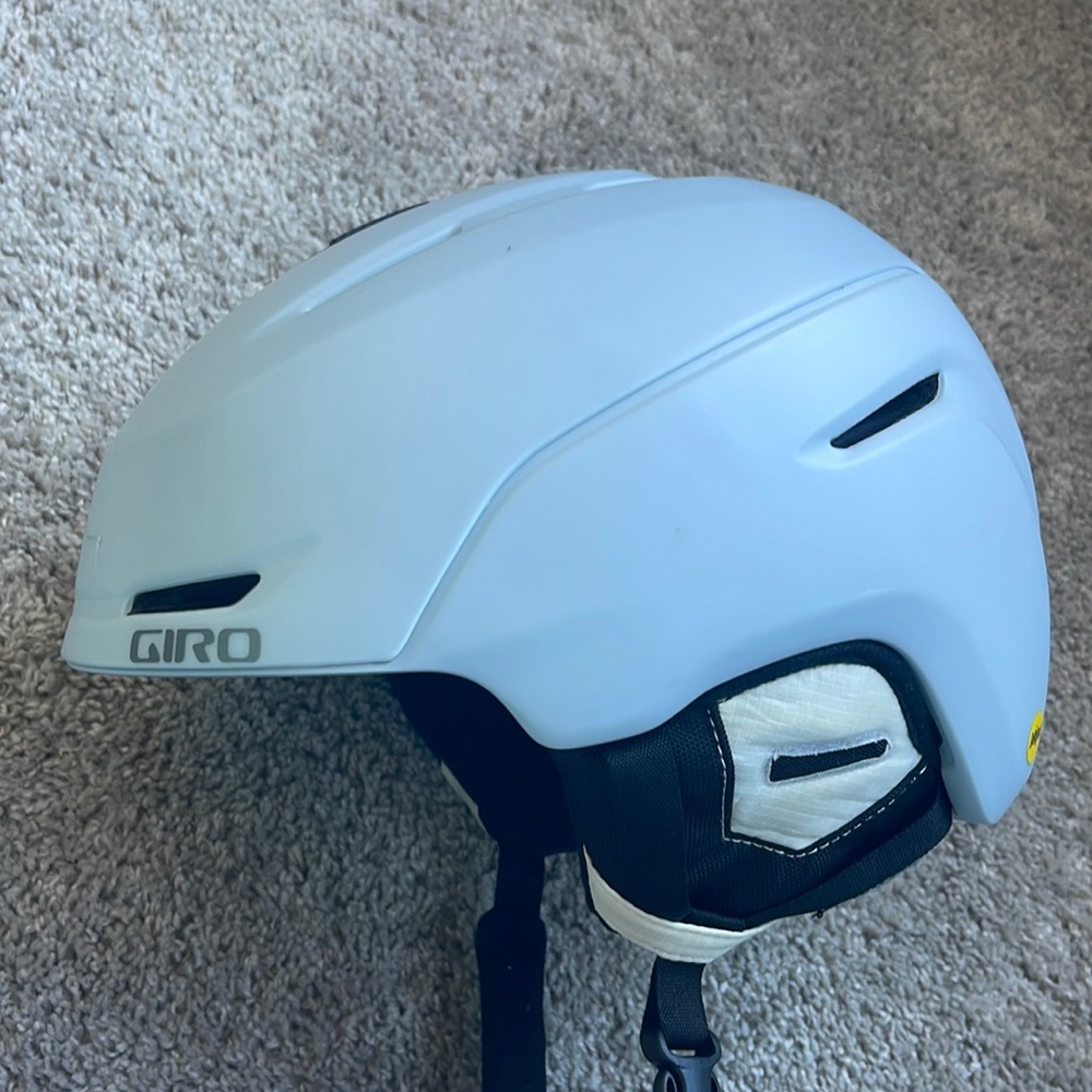 GIRO Snowboard/ Ski Helmet